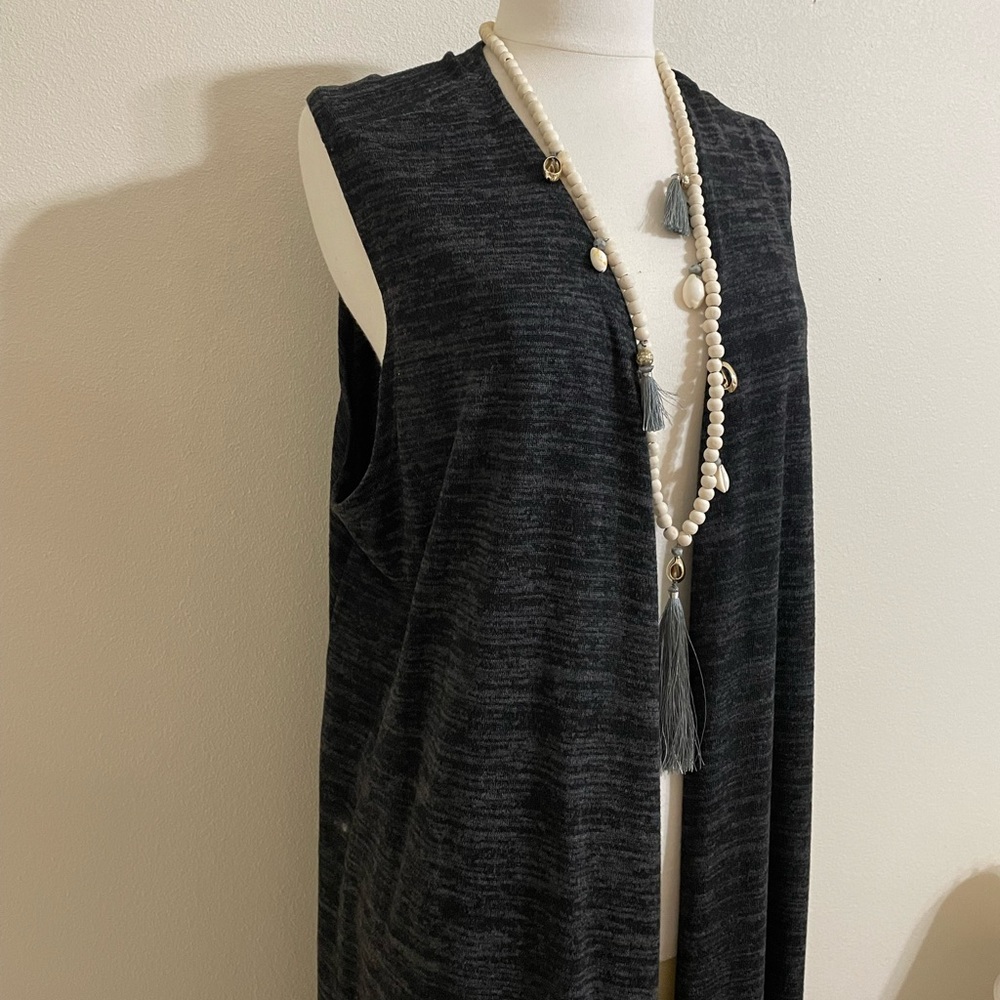 New LULAROE Black Gray Marbled Joy Sleeveless Maxi Knit Cardi Vest Size XL - Picture 3 of 8